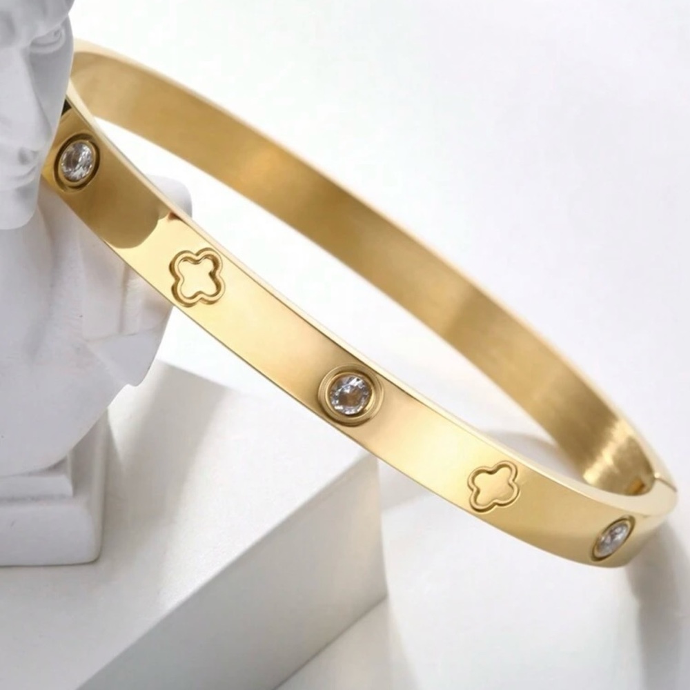 Elegant Gold Bangle Bracelet
